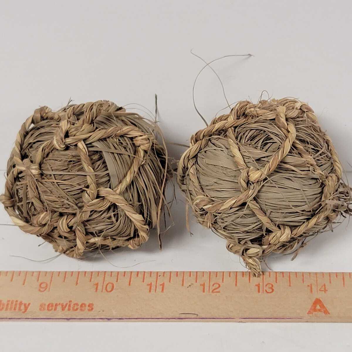 Munchie Tied Sea Grass Natural Balls For Birds 2 pc